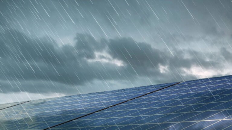 solar panel efficiency in rainy conditions